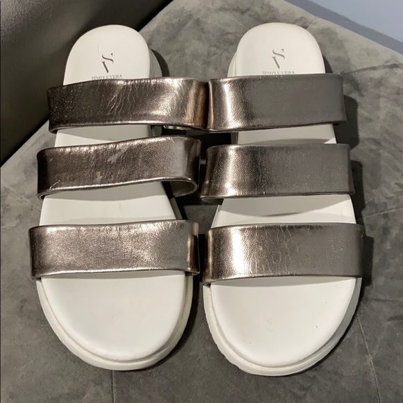 Vera Wang Metallic slides sandals - Picture 2 of 2